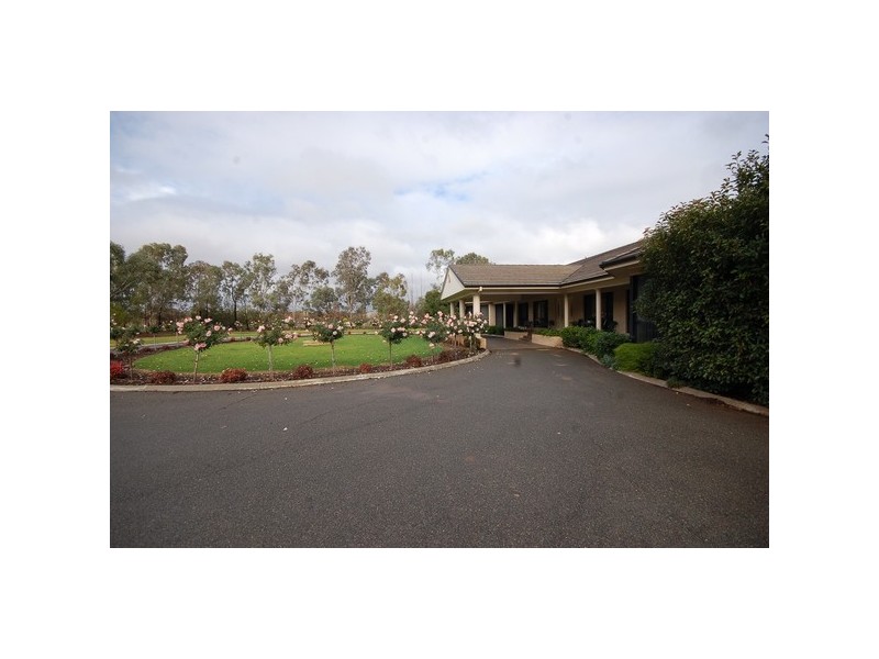 12 Fawcett Drive, Lake Wyangan NSW 2680