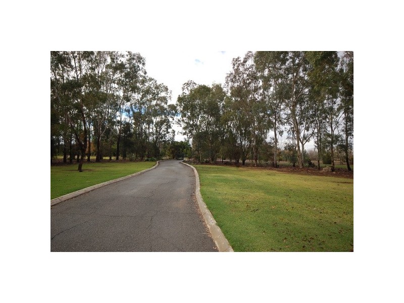 12 Fawcett Drive, Lake Wyangan NSW 2680