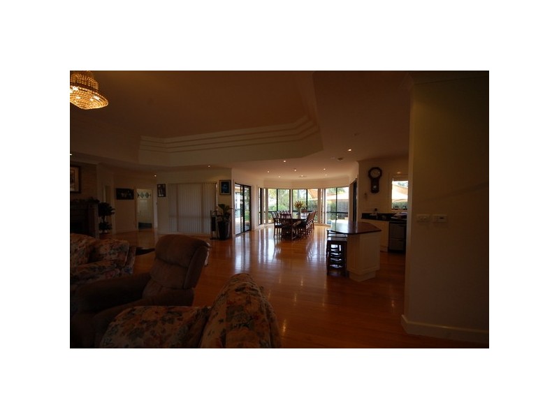 12 Fawcett Drive, Lake Wyangan NSW 2680