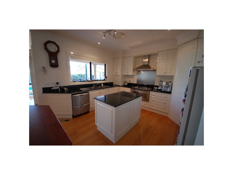 12 Fawcett Drive, Lake Wyangan NSW 2680