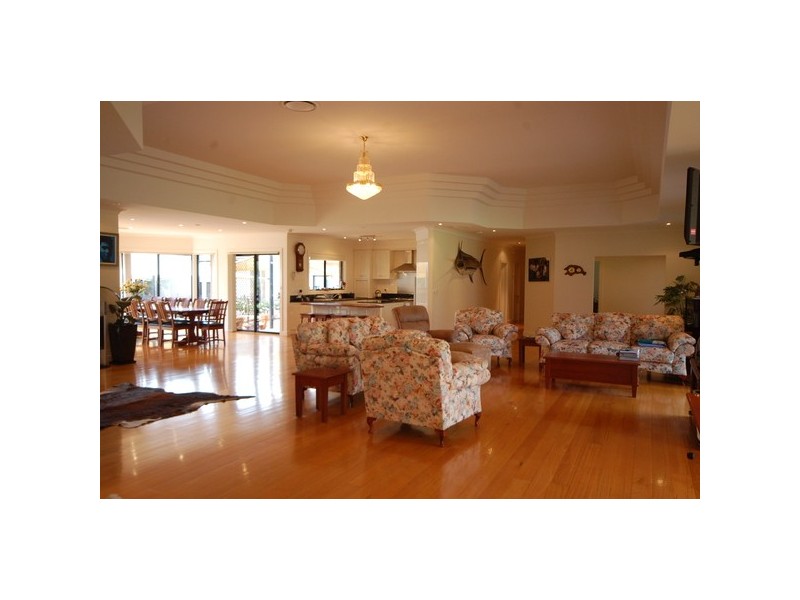 12 Fawcett Drive, Lake Wyangan NSW 2680