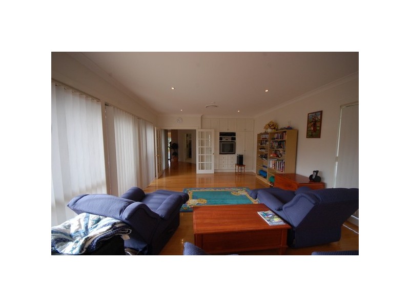 12 Fawcett Drive, Lake Wyangan NSW 2680