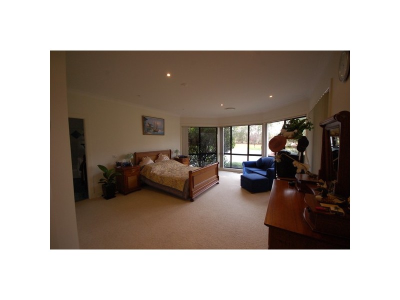 12 Fawcett Drive, Lake Wyangan NSW 2680