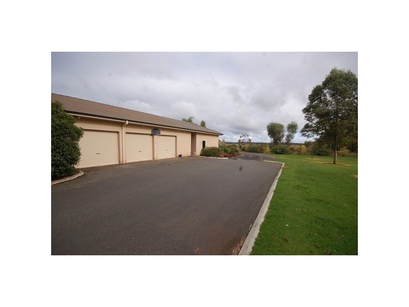 12 Fawcett Drive, Lake Wyangan NSW 2680