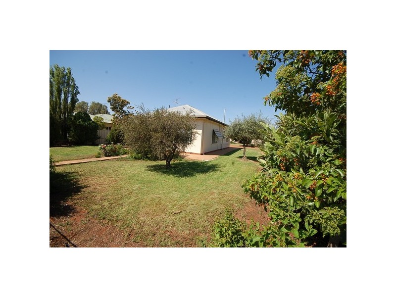 18 Moura Street, Yoogali NSW 2680