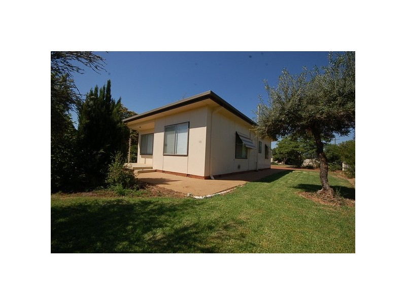 18 Moura Street, Yoogali NSW 2680