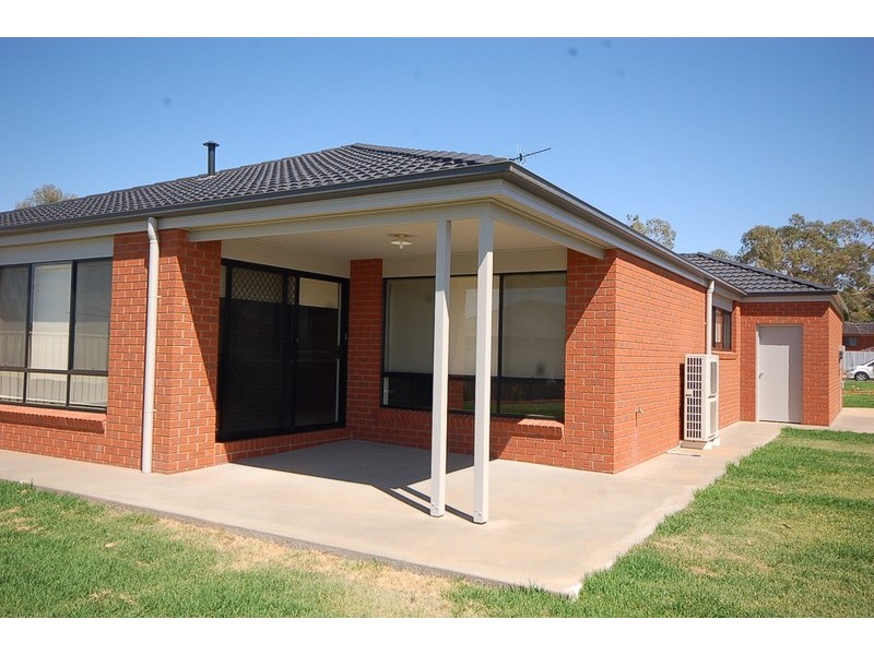 73 Clifton Boulevard, Griffith NSW 2680