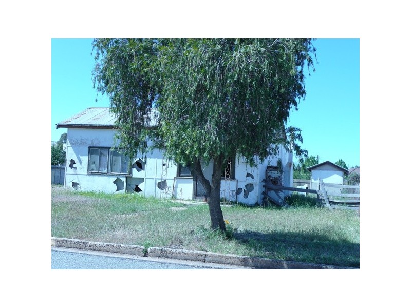 19 Hebden Street, Yoogali NSW 2680