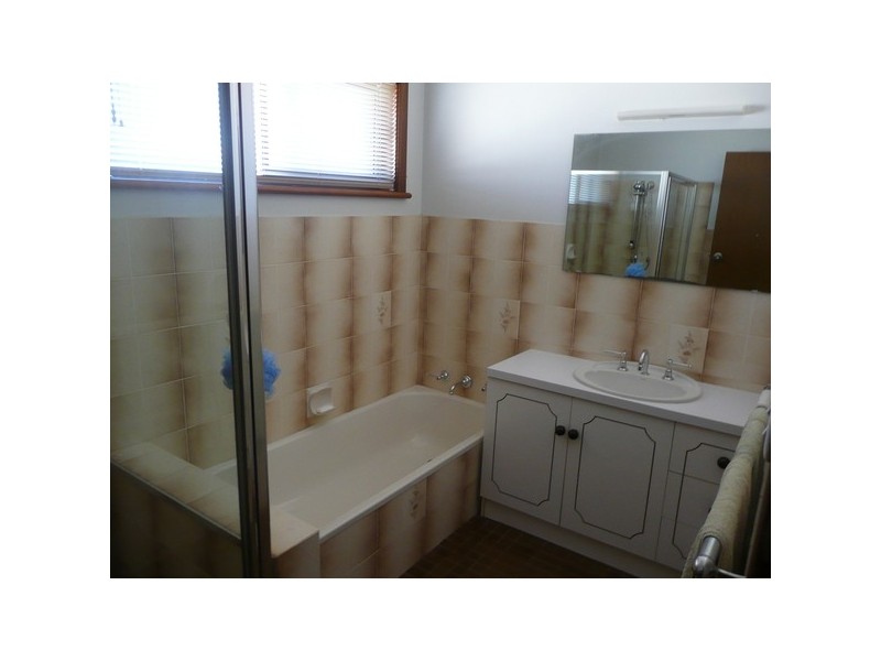 16 East Street, Yoogali NSW 2680