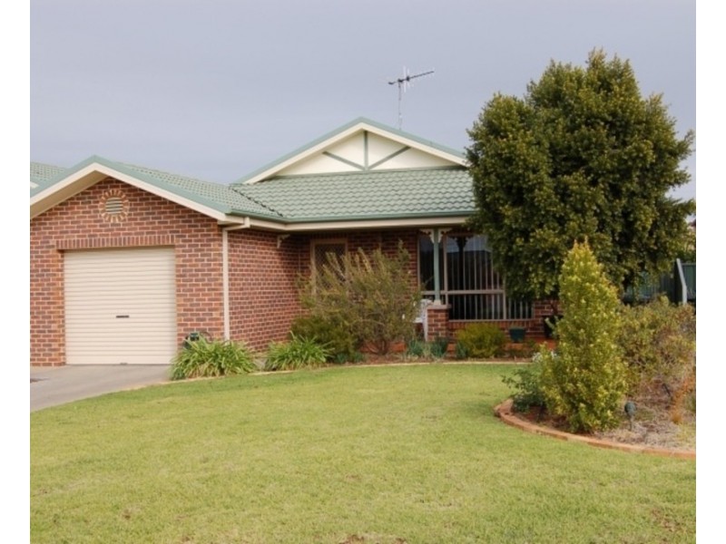 2/24 Dickson Road, Griffith NSW 2680