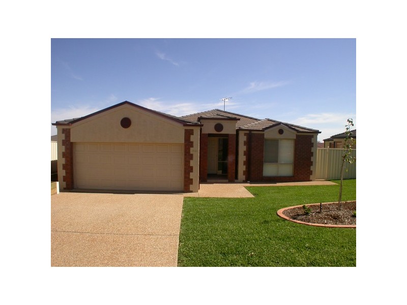 102 Wyangan Avenue, Griffith NSW 2680