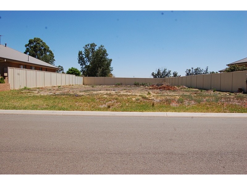 8 Simona Close, Griffith NSW 2680