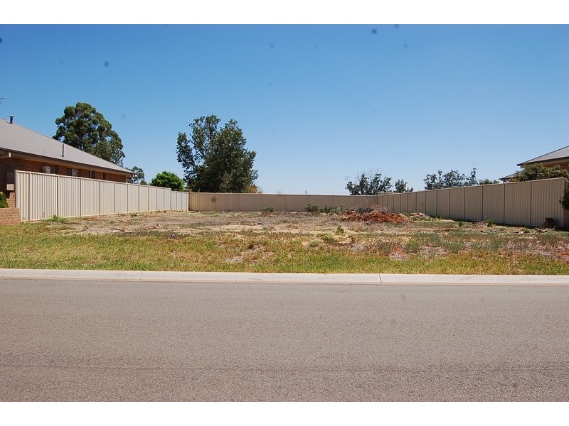 8 Simona Close, Griffith NSW 2680