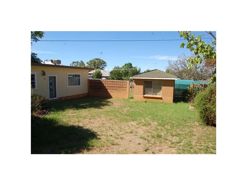 4 Carrathool Street, Griffith NSW 2680