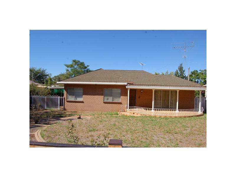 4 Carrathool Street, Griffith NSW 2680