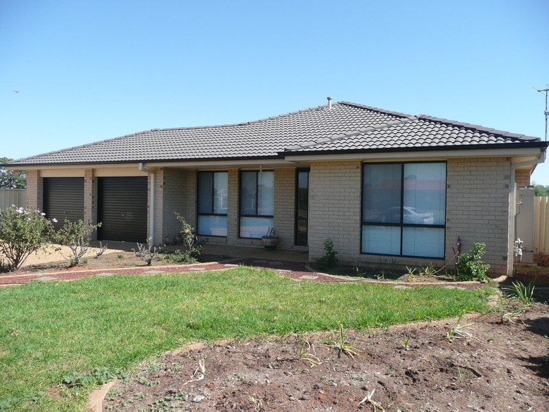 33 Dickson Road, Griffith NSW 2680