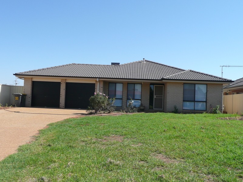 33 Dickson Road, Griffith NSW 2680