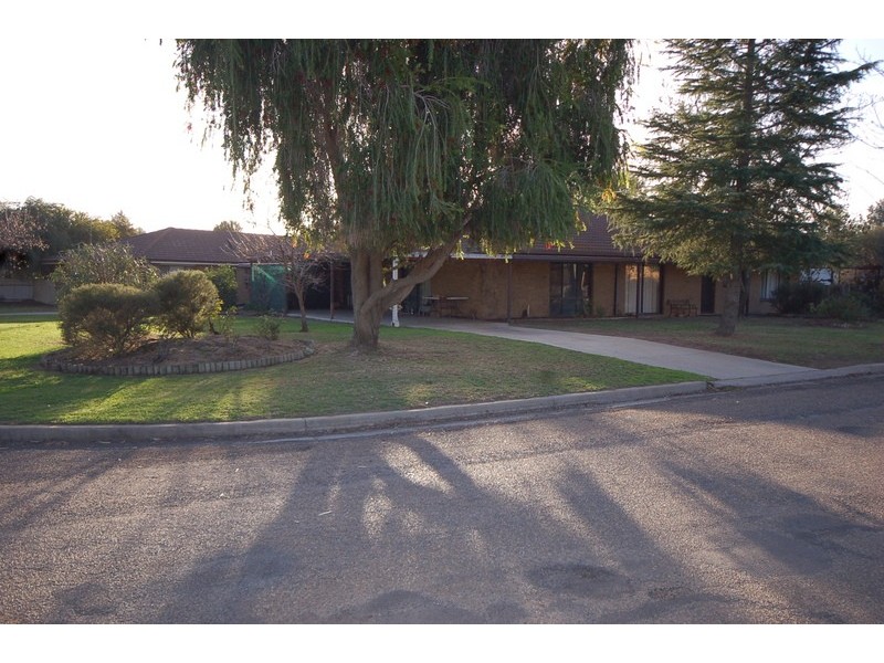 28 Bellbird Street, Coleambally NSW 2707
