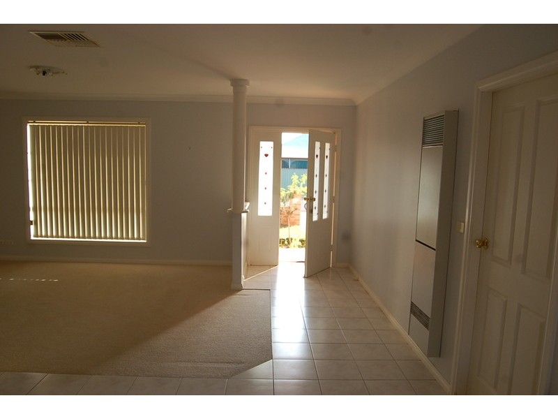 15 Ash Street, Hanwood NSW 2680