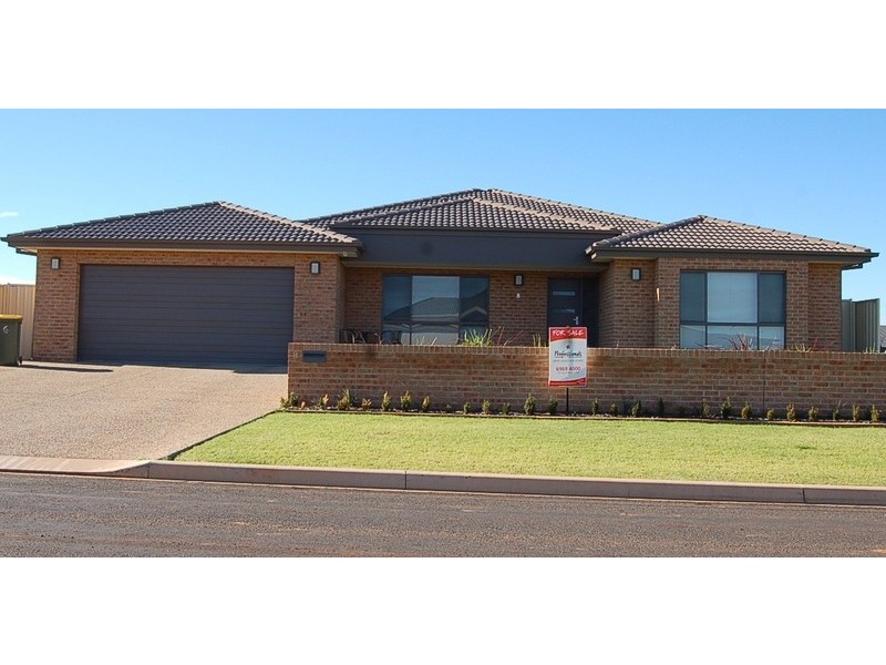8 Gillmartin Drive, Griffith NSW 2680