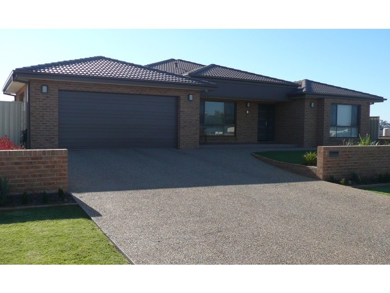 8 Gillmartin Drive, Griffith NSW 2680