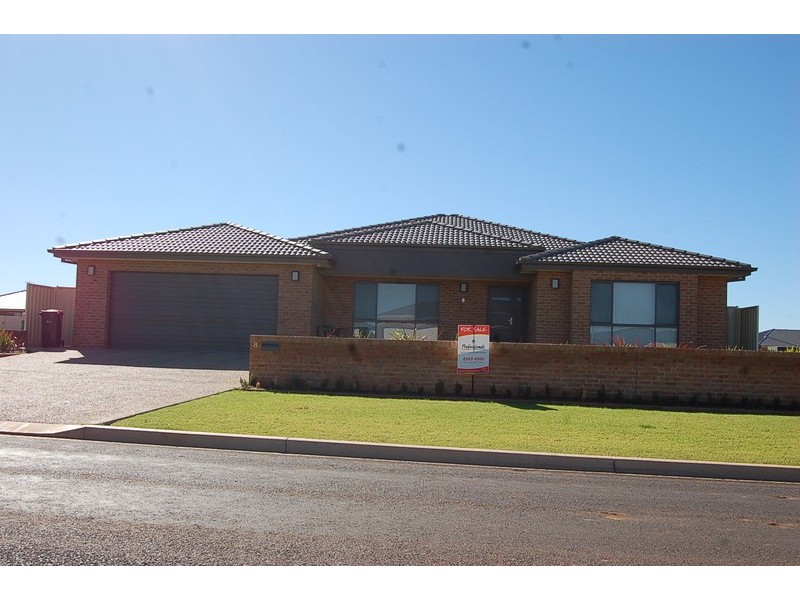 8 Gillmartin Drive, Griffith NSW 2680