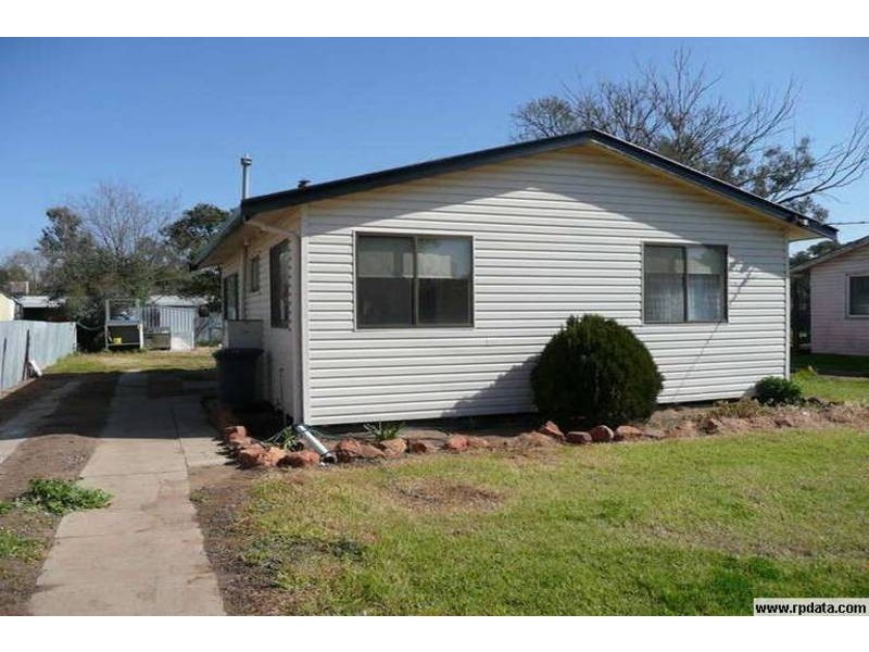9 Corbett Street, Darlington Point NSW 2706