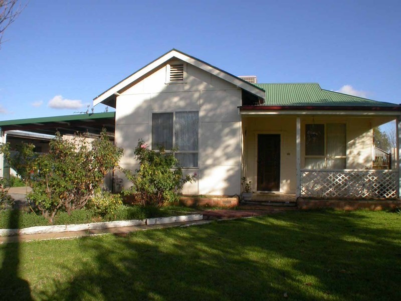 10 Couch Road, Griffith NSW 2680