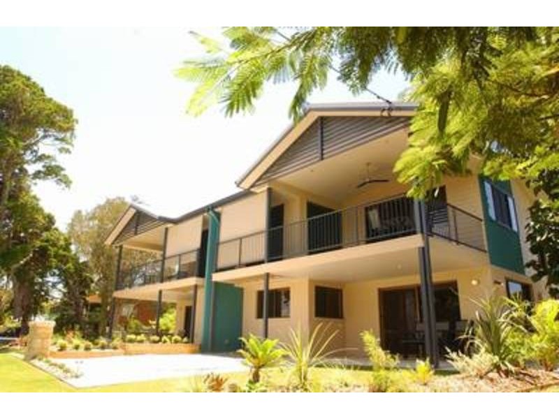 2/38 Marandowie Drive, Iluka NSW 2466