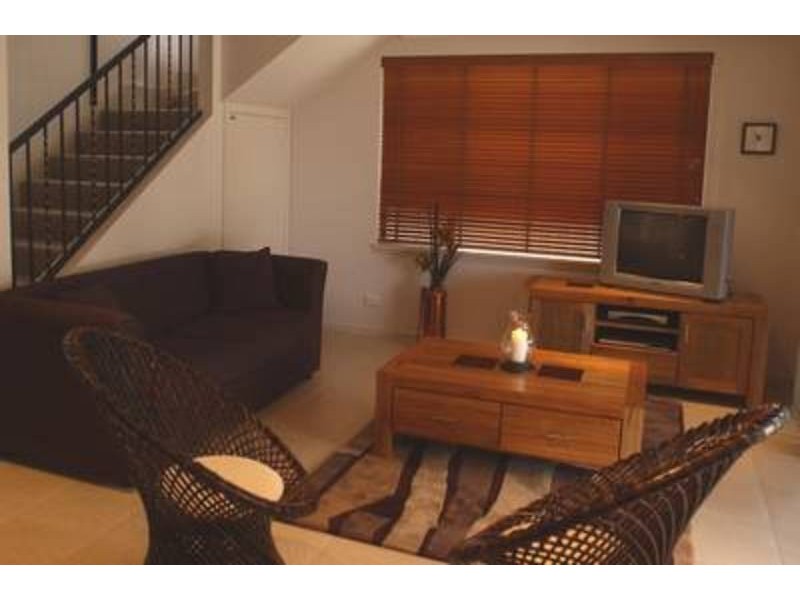 2/38 Marandowie Drive, Iluka NSW 2466