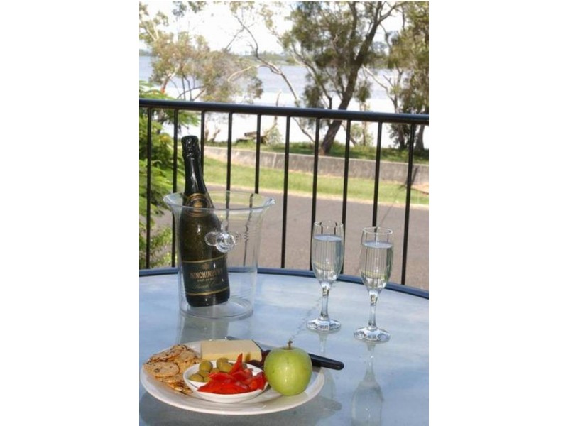 2/38 Marandowie Drive, Iluka NSW 2466