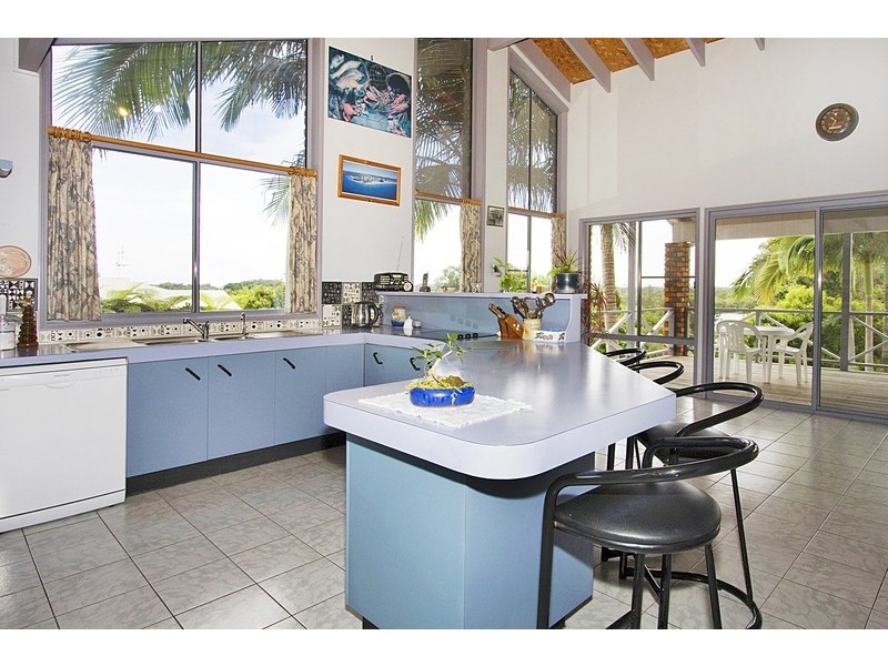 95 Bimbadeen Avenue, Banora Point NSW 2486