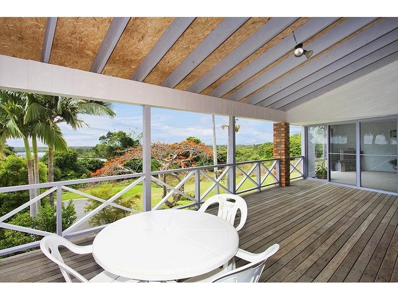 95 Bimbadeen Avenue, Banora Point NSW 2486