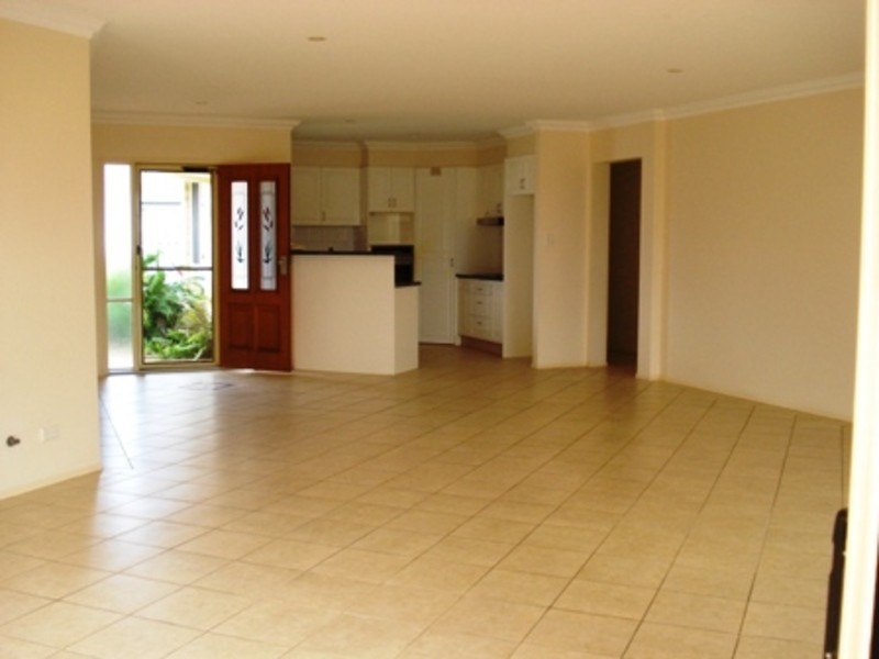 2/5 Covent Gardens Way, Banora Point NSW 2486