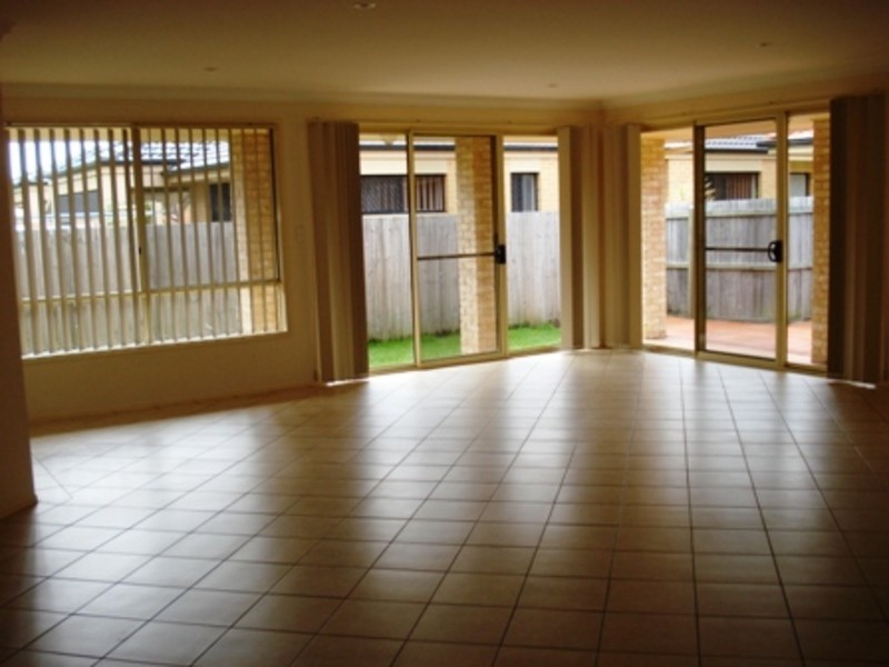 2/5 Covent Gardens Way, Banora Point NSW 2486