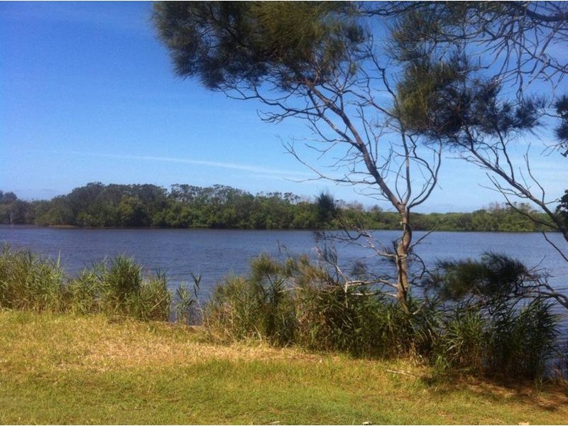 13 Wommin Lake Crescent, Fingal Head NSW 2487