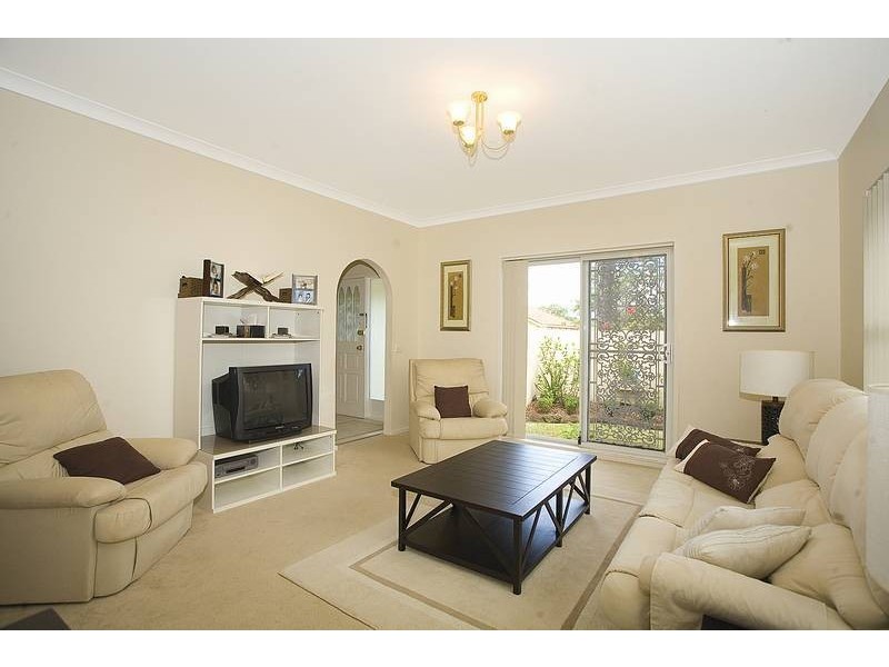 2/17 Nielsen Avenue, Carlton NSW 2218