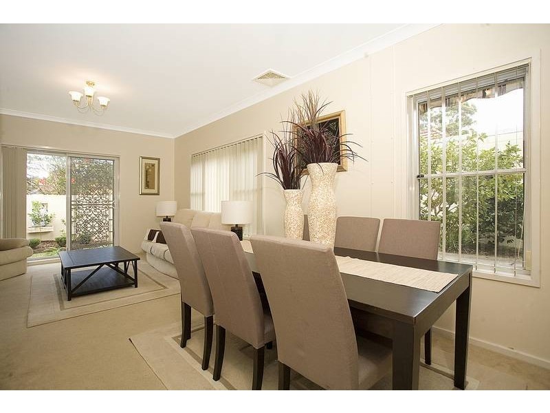 2/17 Nielsen Avenue, Carlton NSW 2218