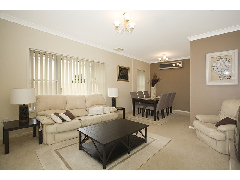 2/17 Nielsen Avenue, Carlton NSW 2218