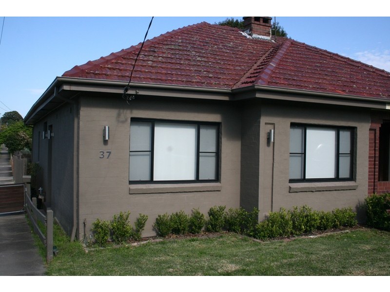 37 Jubilee Avenue, Carlton NSW 2218