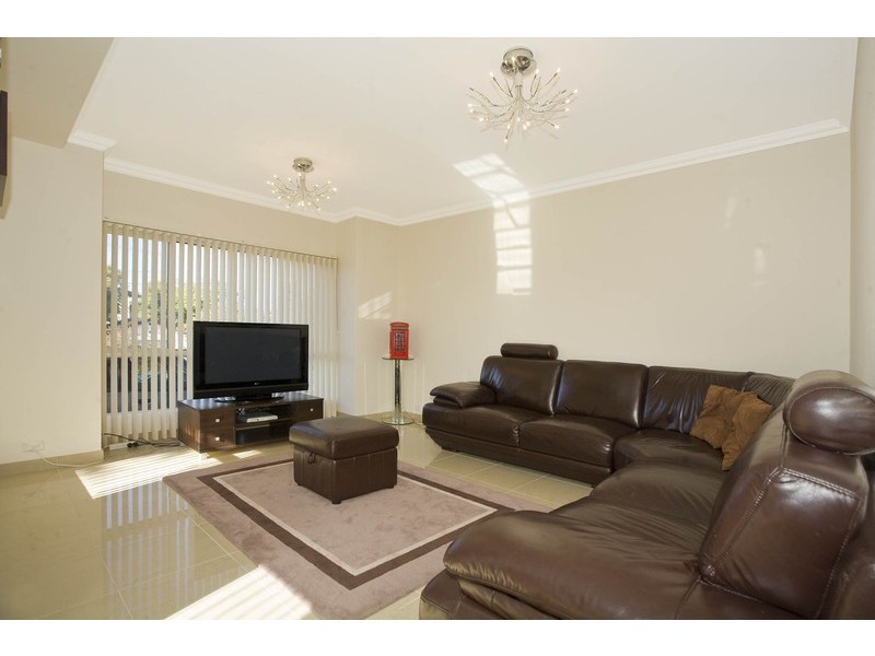 9 Waterview Street, Carlton NSW 2218