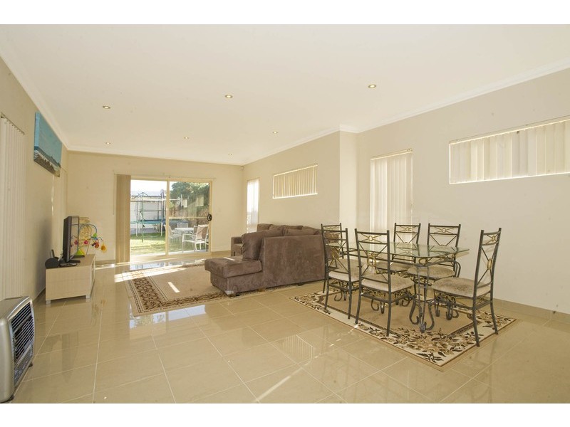 9 Waterview Street, Carlton NSW 2218