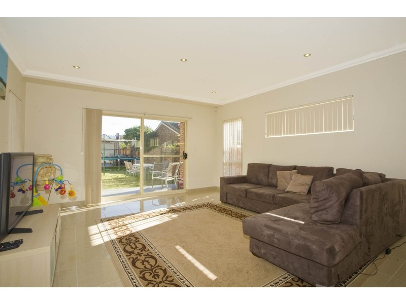 9 Waterview Street, Carlton NSW 2218