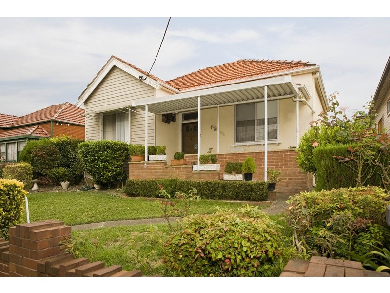 13 Tanner Avenue, Carlton NSW 2218