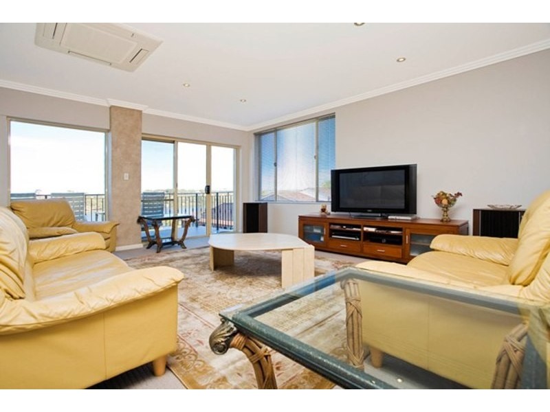 8 Fletcher Avenue, Blakehurst NSW 2221