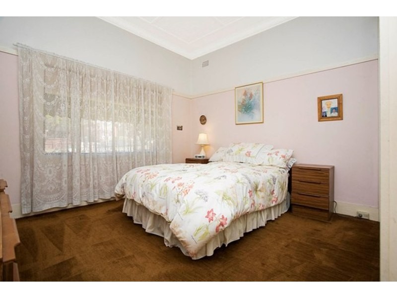 8 Westbourne Street, Carlton NSW 2218