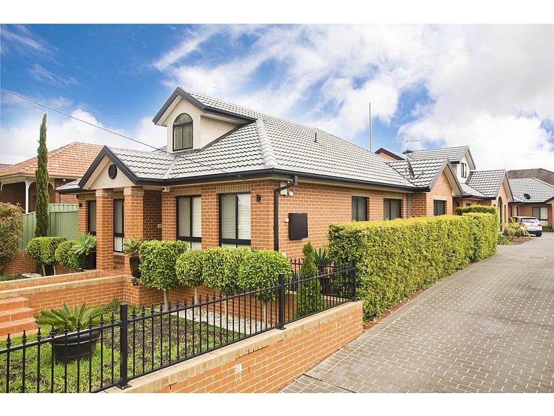 2/10 Caledonian Street, Bexley NSW 2207