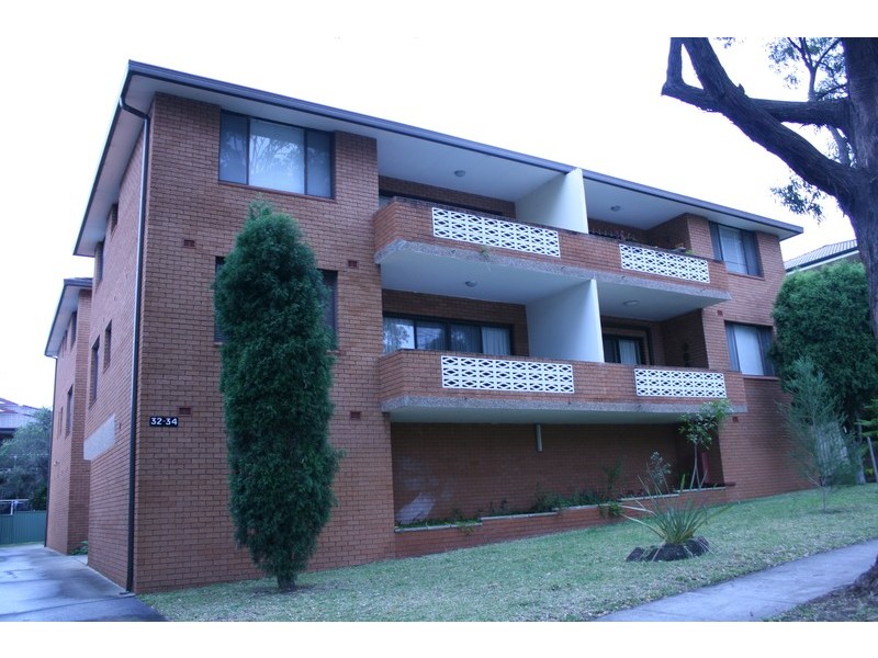 2/32 Bembridge Street, Carlton NSW 2218