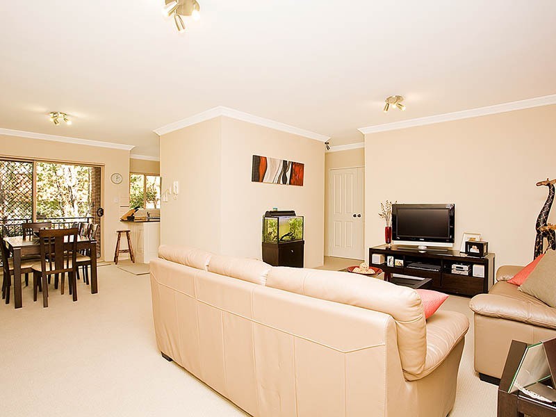 8/26 Shaftesbury Street, Carlton NSW 2218