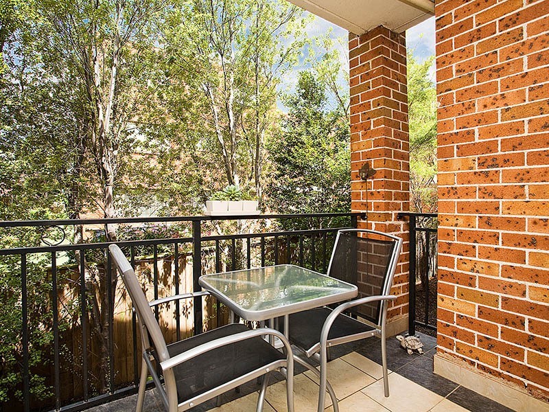 8/26 Shaftesbury Street, Carlton NSW 2218